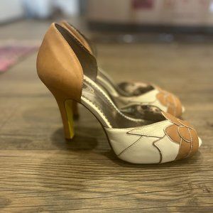 Poetic License Feel the Rhythm Sahara- Size US 7.5- EU 38.5